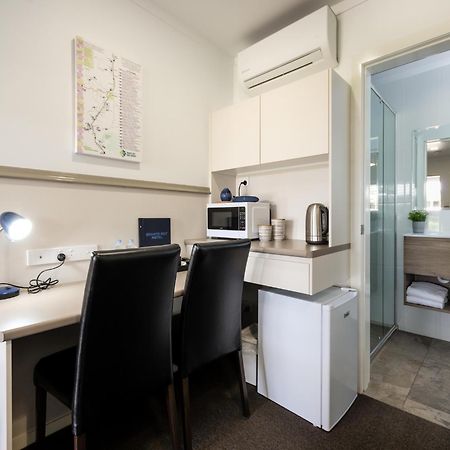 Granite Belt Motel Станторп Екстер'єр фото