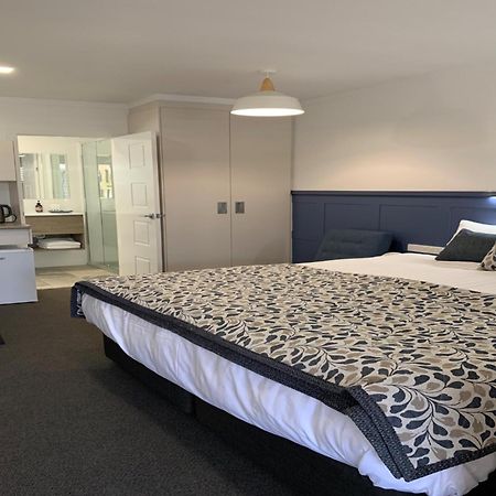 Granite Belt Motel Станторп Екстер'єр фото
