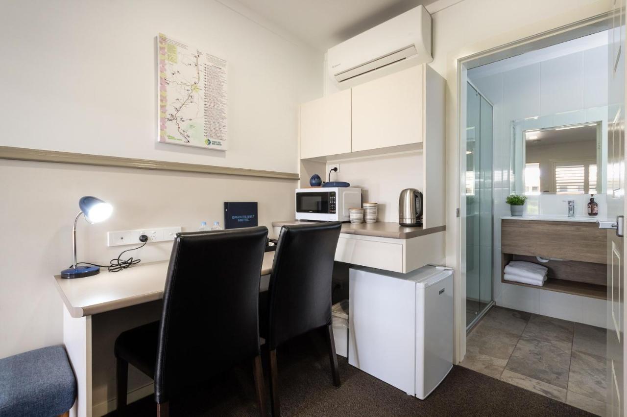 Granite Belt Motel Станторп Екстер'єр фото