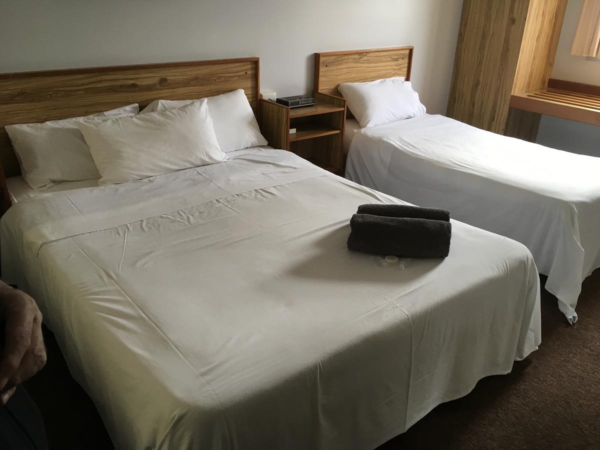 Granite Belt Motel Станторп Екстер'єр фото