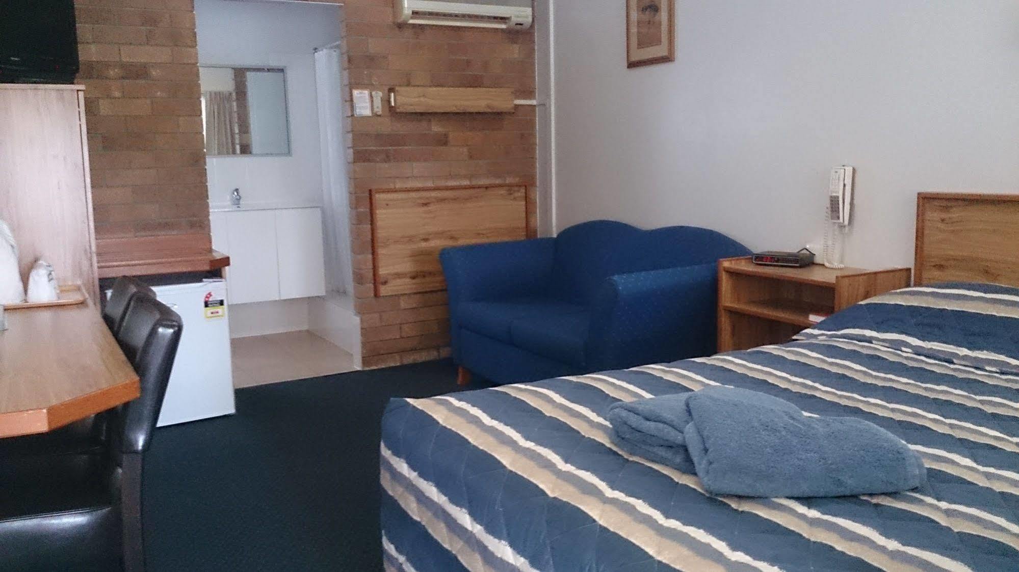 Granite Belt Motel Станторп Екстер'єр фото
