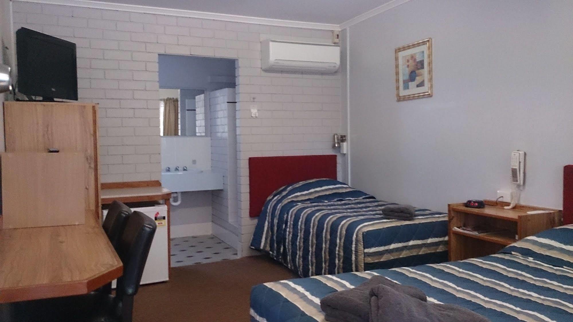 Granite Belt Motel Станторп Екстер'єр фото