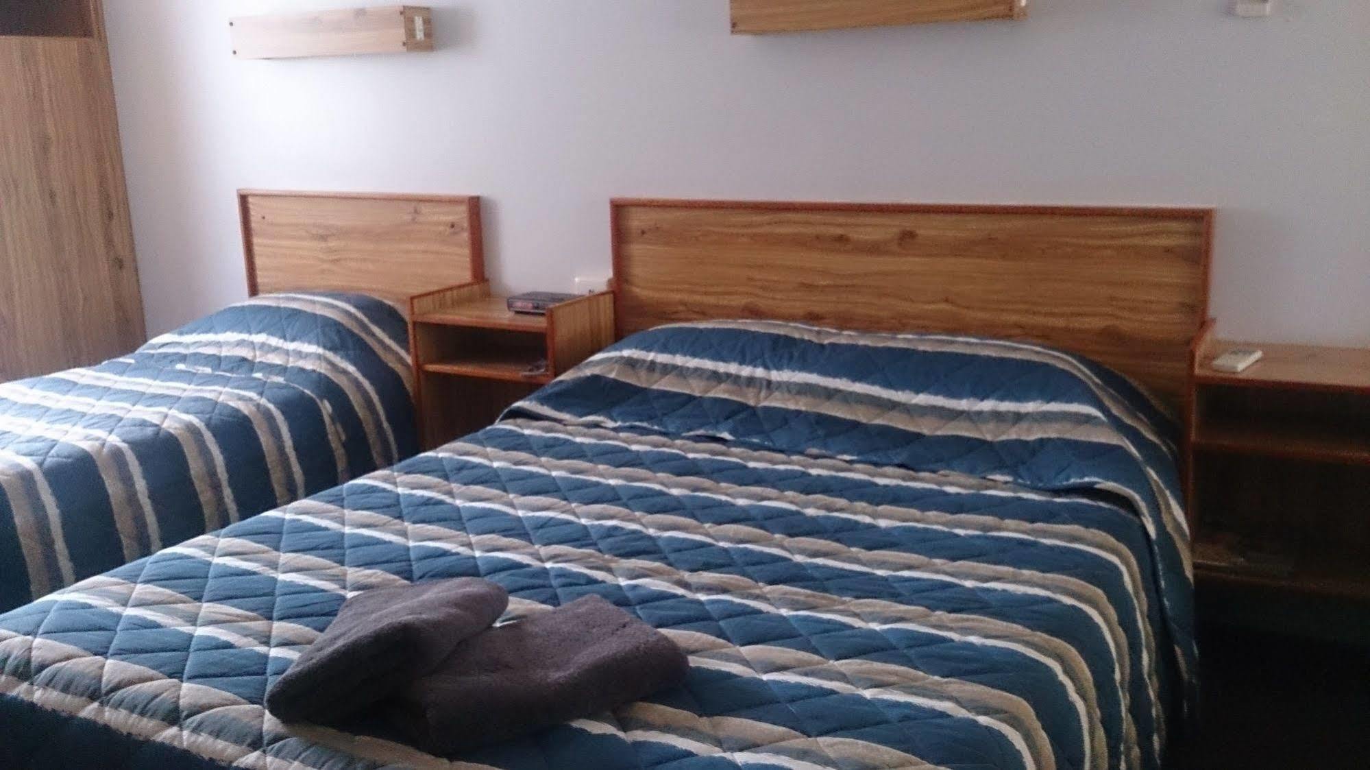 Granite Belt Motel Станторп Екстер'єр фото